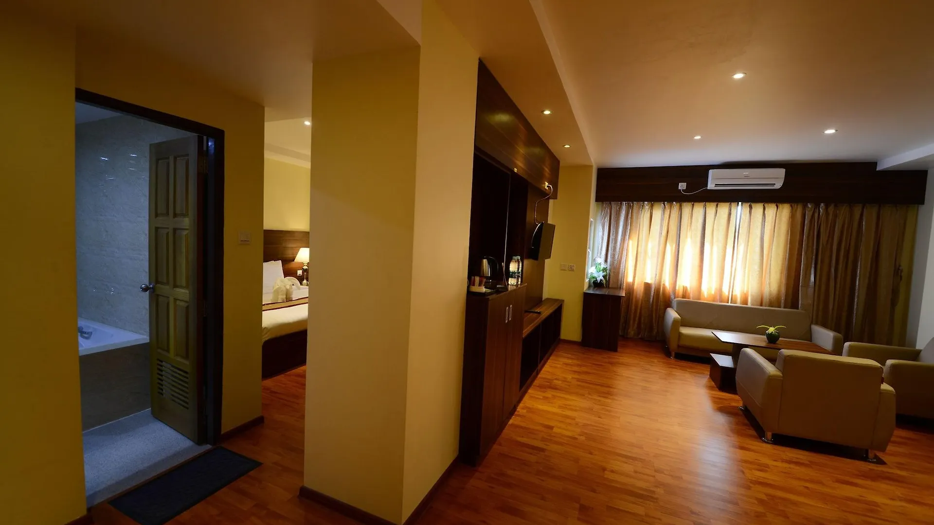 Silver Green Hotel Γιανγκόν