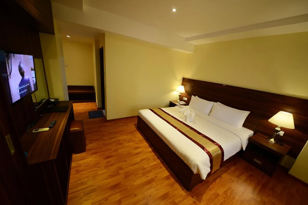Silver Green Hotel Γιανγκόν